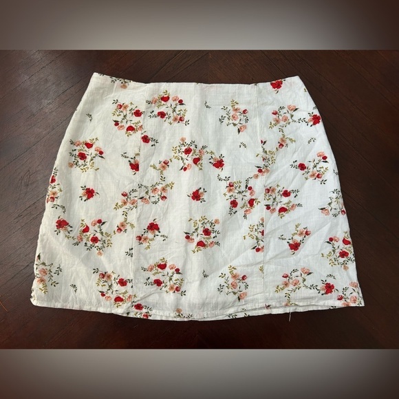 Havana Dresses & Skirts - HAVANA Floral White Skirt SIZE S